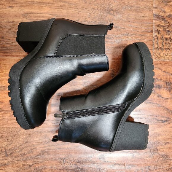 Platform heeled Chelsea boots🖤 - Picture 1 of 6